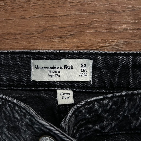 Abercrombie Curve Love Jeans (mom high rise) - Picture 3 of 3
